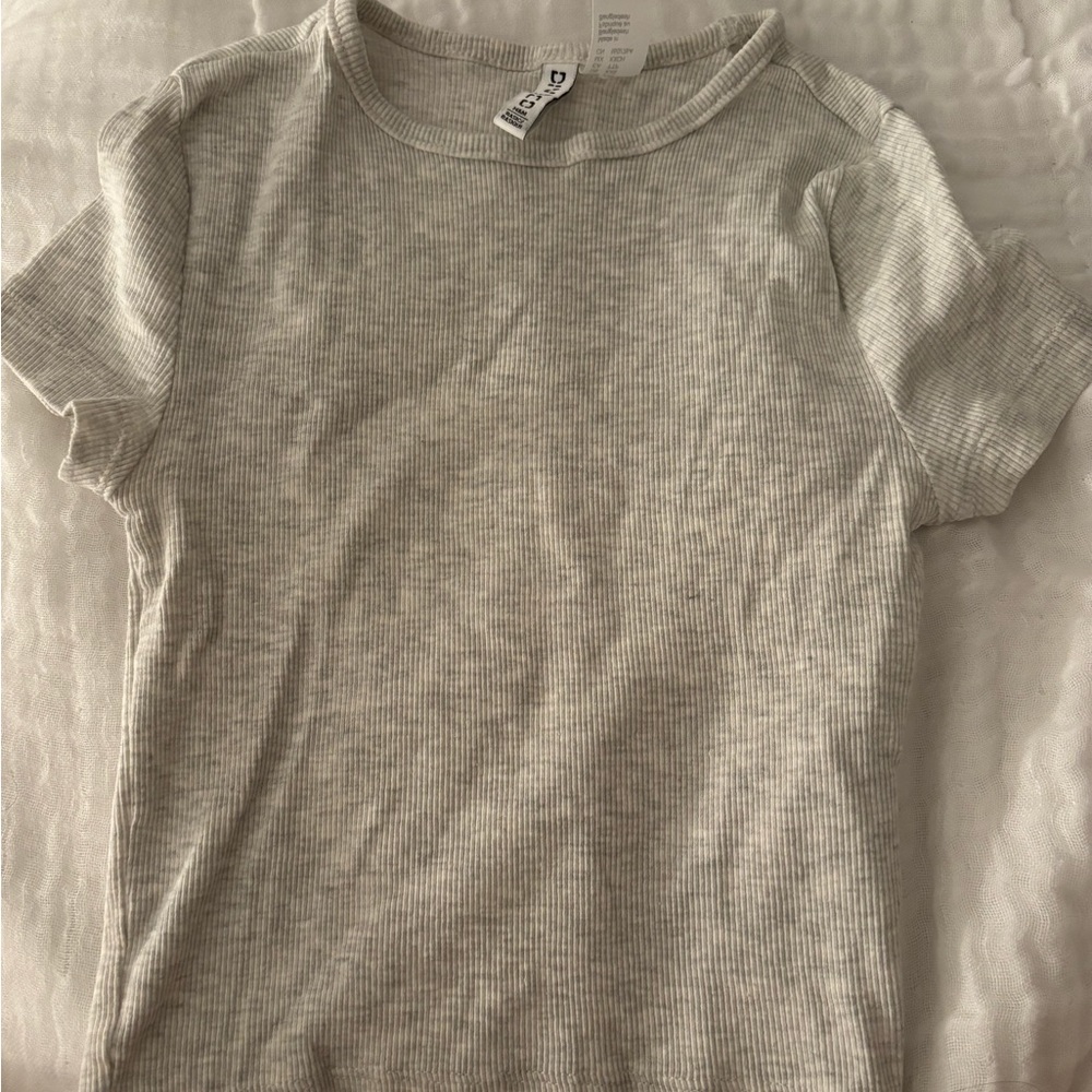 SUPER CUTE grey baby tee